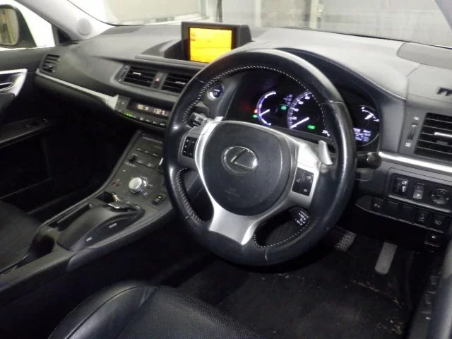 Lexus CT200h  с аукциона в Японии