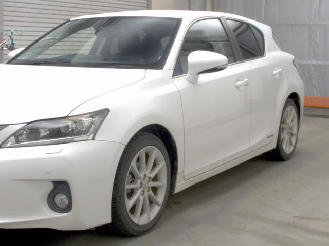 Lexus CT200h  с аукциона в Японии