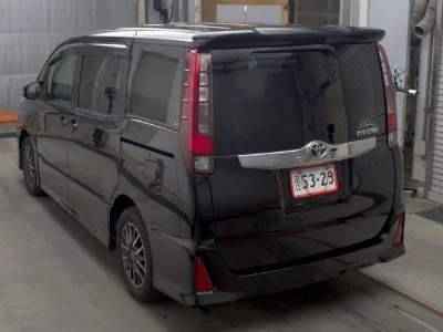 TOYOTA NOAH