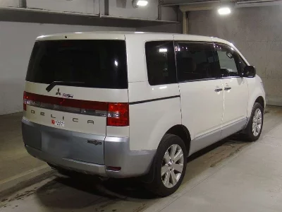 Mitsubishi Delica D:5
