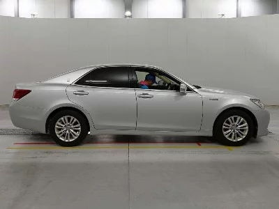 TOYOTA CROWN HYBRID