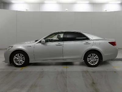TOYOTA CROWN HYBRID