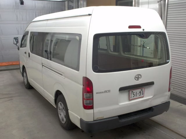 Toyota RegiusAce  с аукциона в Японии