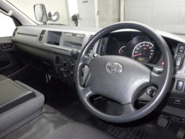 Toyota RegiusAce  с аукциона в Японии