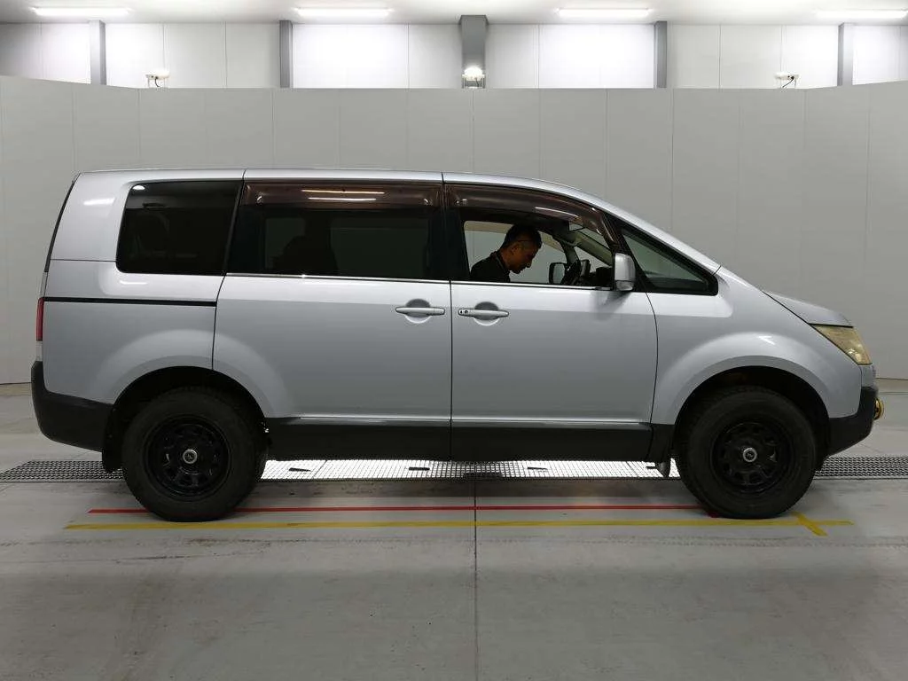 Mitsubishi Delica D:5  с аукциона в Японии