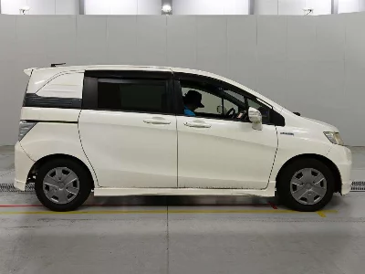 Honda FREED SPIKE HYBRID