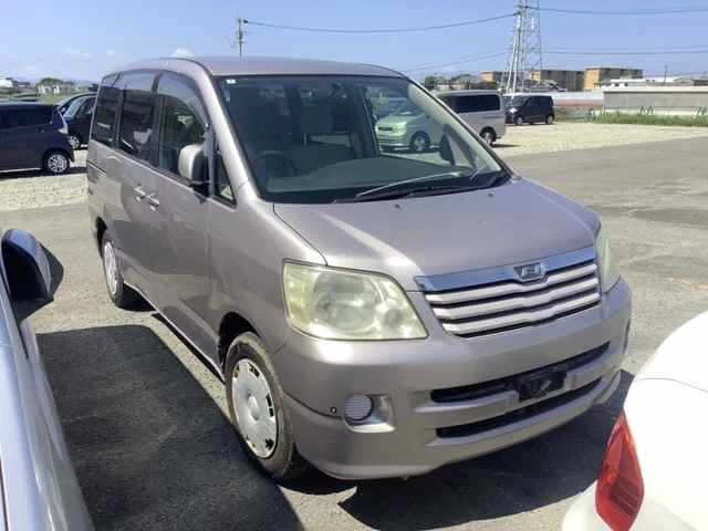 Toyota Noah  с аукциона в Японии