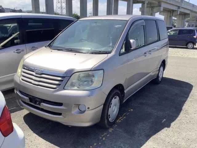Toyota Noah  с аукциона в Японии