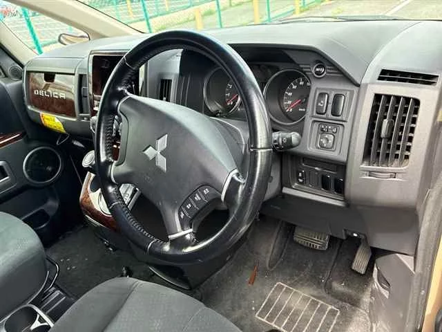 Mitsubishi Delica D:5  с аукциона в Японии