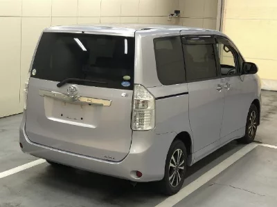 TOYOTA NOAH