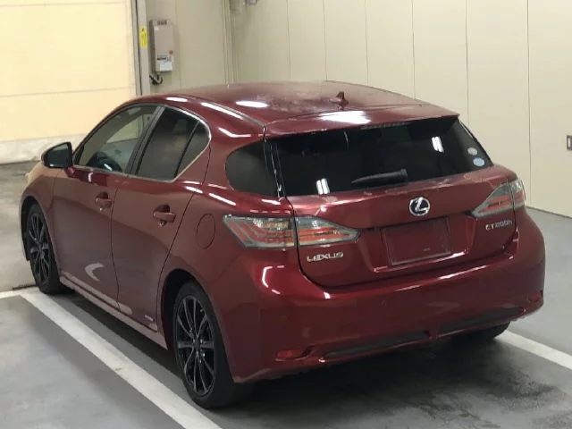 Lexus CT200h  с аукциона в Японии