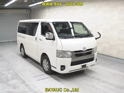 TOYOTA HIACE VAN