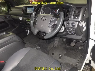TOYOTA HIACE VAN