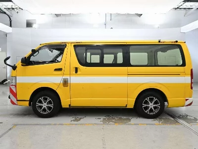 TOYOTA REGIUS VAN