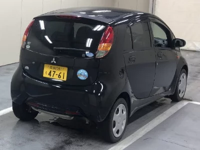 Mitsubishi i