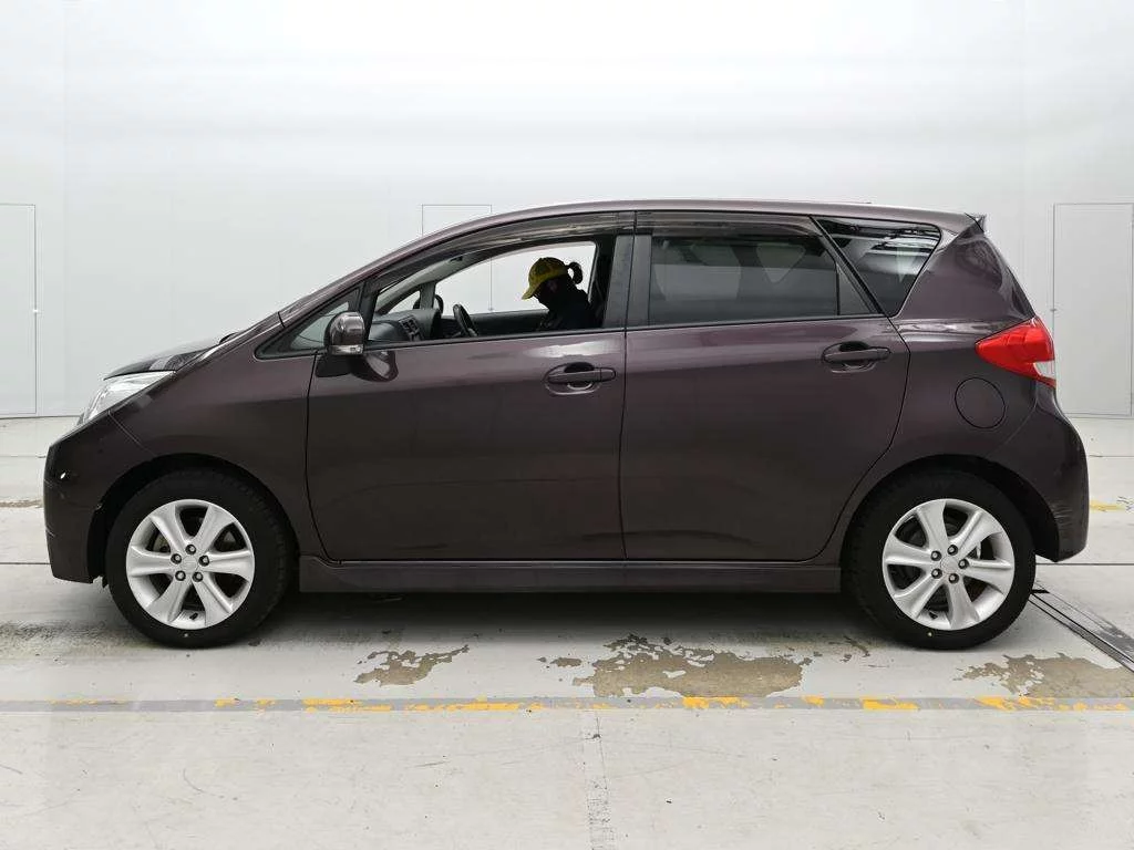 Subaru Trezia  с аукциона в Японии