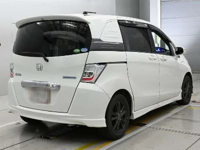 HONDA FREED SPIKE HYBRID