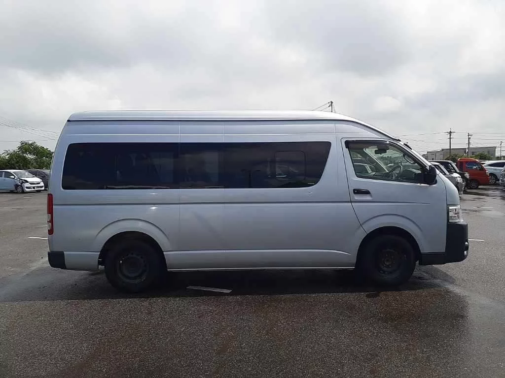 Toyota HiAce  с аукциона в Японии