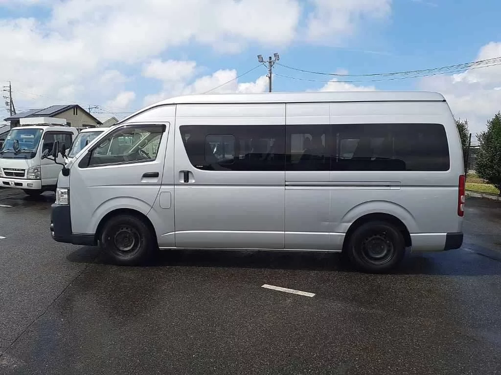 Toyota HiAce  с аукциона в Японии