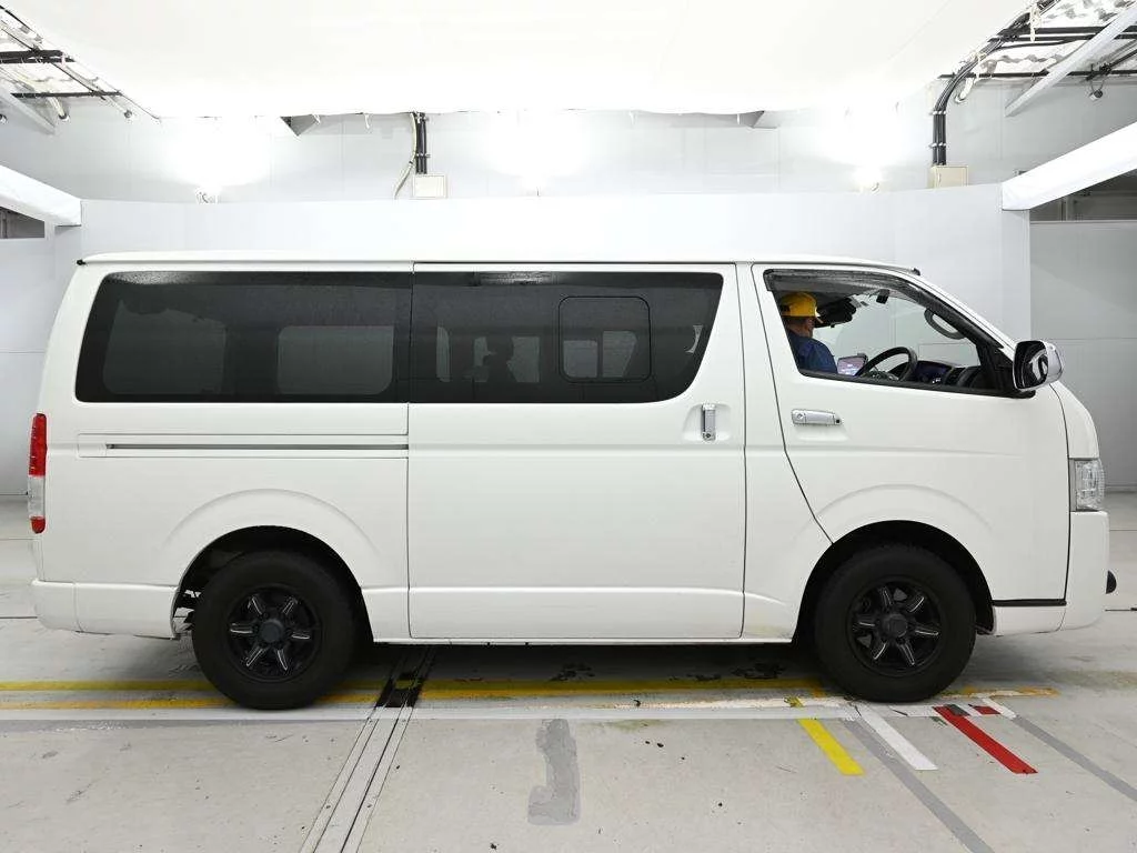 Toyota RegiusAce  с аукциона в Японии