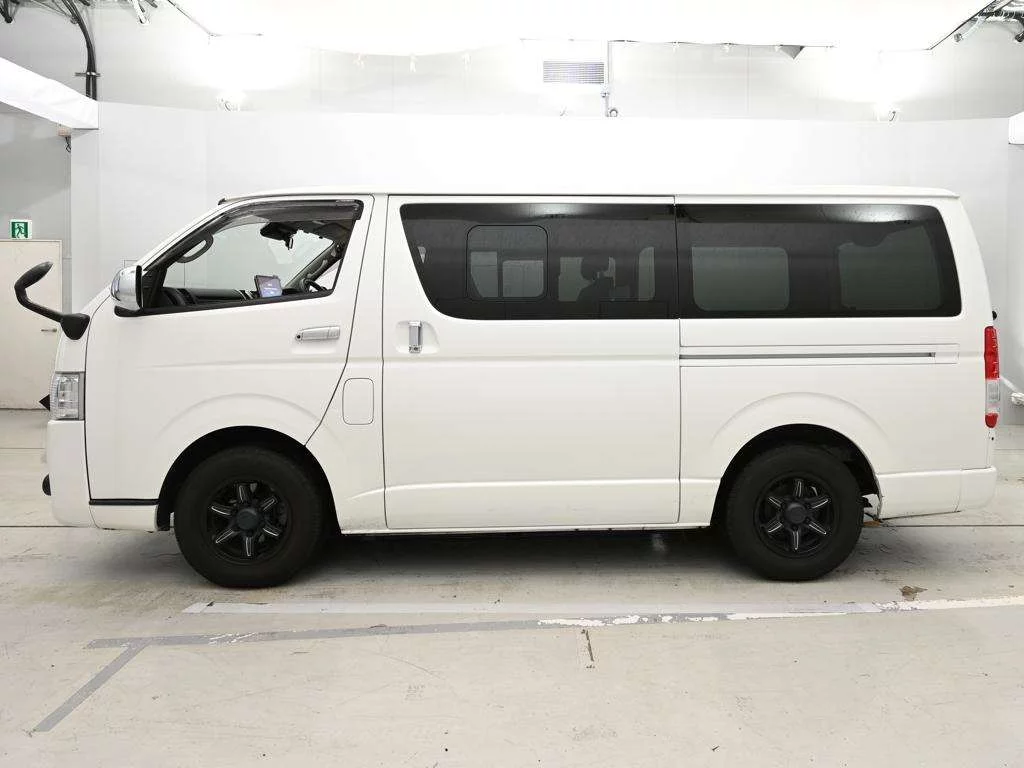Toyota RegiusAce  с аукциона в Японии