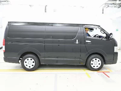 TOYOTA HIACE VAN