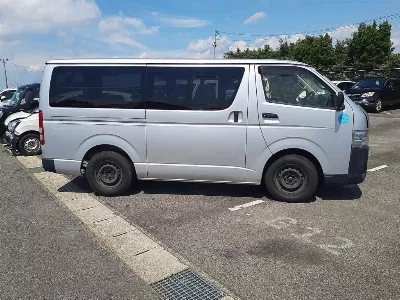 TOYOTA REGIUS VAN