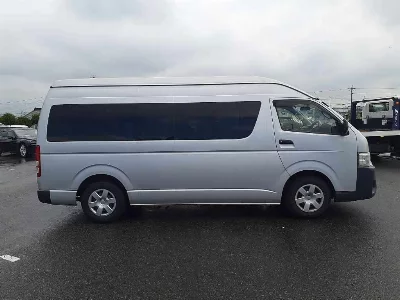 TOYOTA HIACE COMMUTER