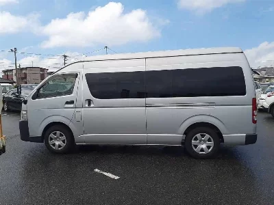 TOYOTA HIACE COMMUTER