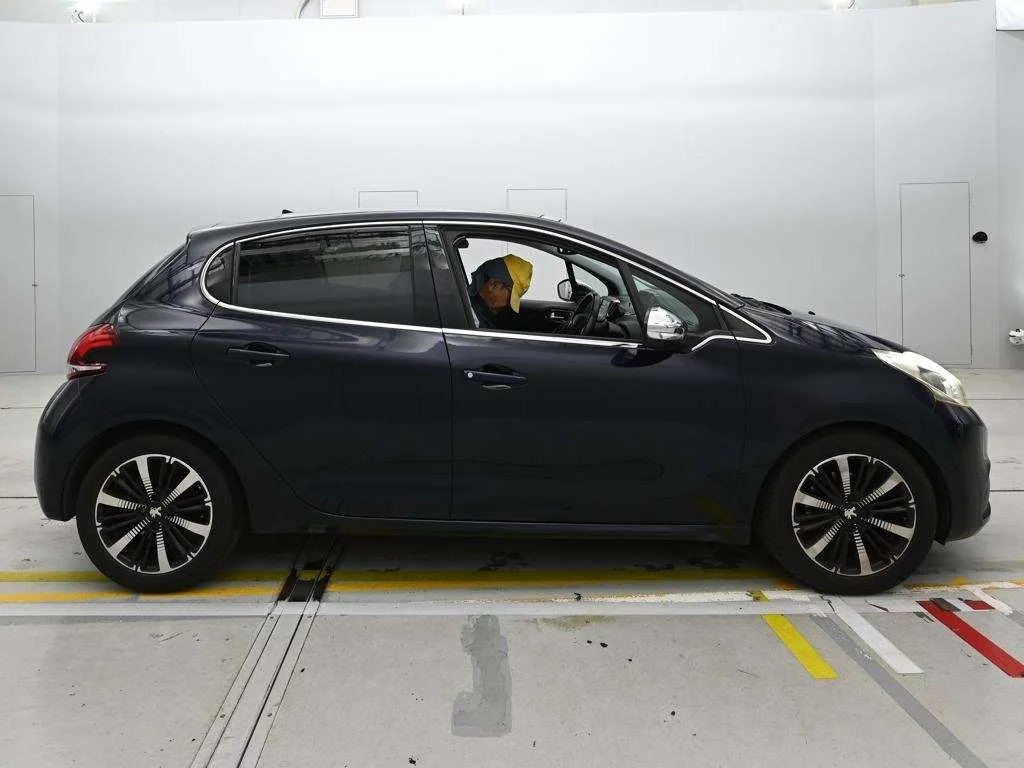 Peugeot 208  с аукциона в Японии