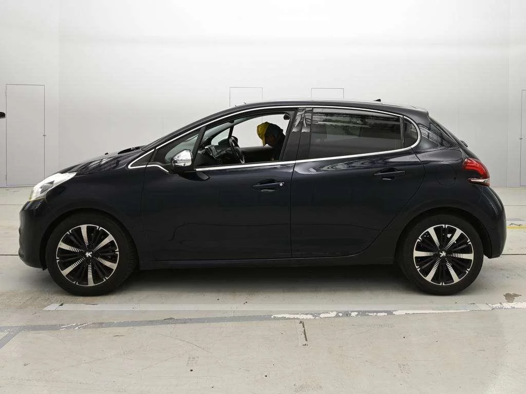 Peugeot 208  с аукциона в Японии