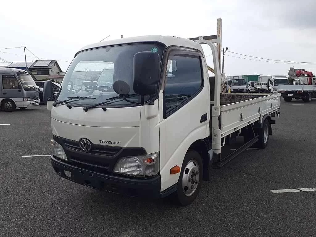 Toyota ToyoAce  с аукциона в Японии