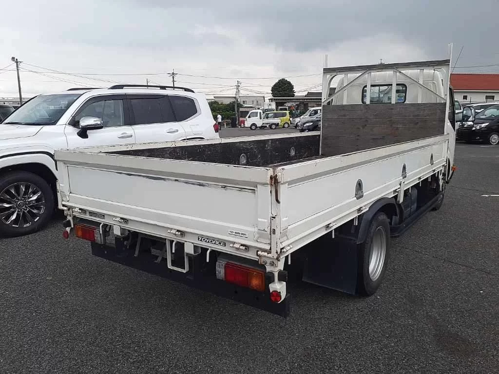 Toyota ToyoAce  с аукциона в Японии