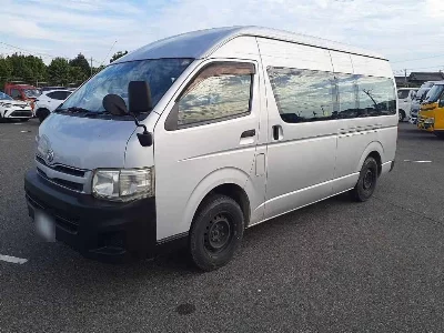 TOYOTA HIACE COMMUTER