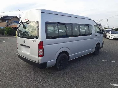 TOYOTA HIACE COMMUTER