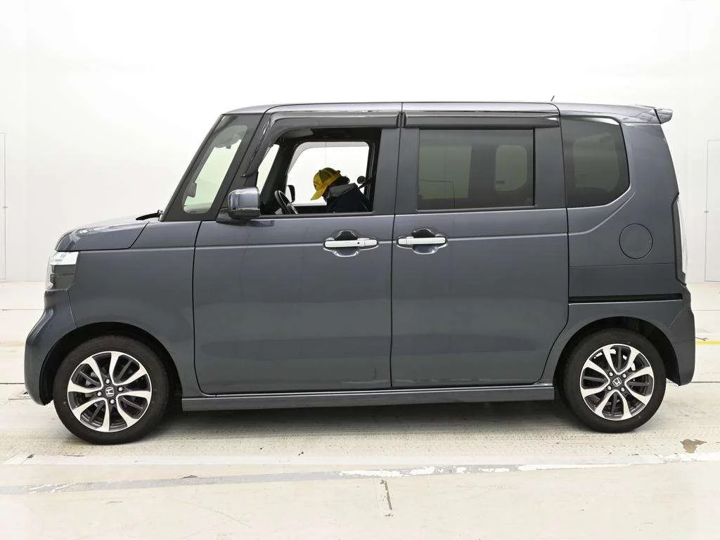 Honda N BOX CUSTOM  с аукциона в Японии