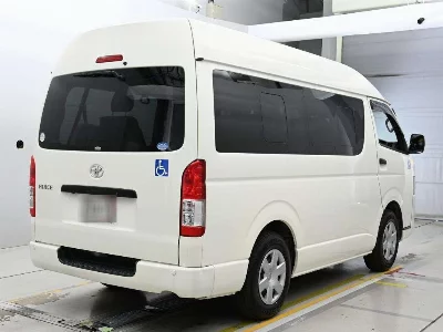TOYOTA HIACE VAN