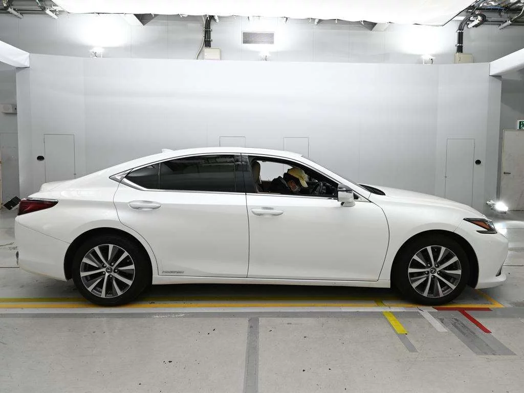 Lexus ES300h  с аукциона в Японии