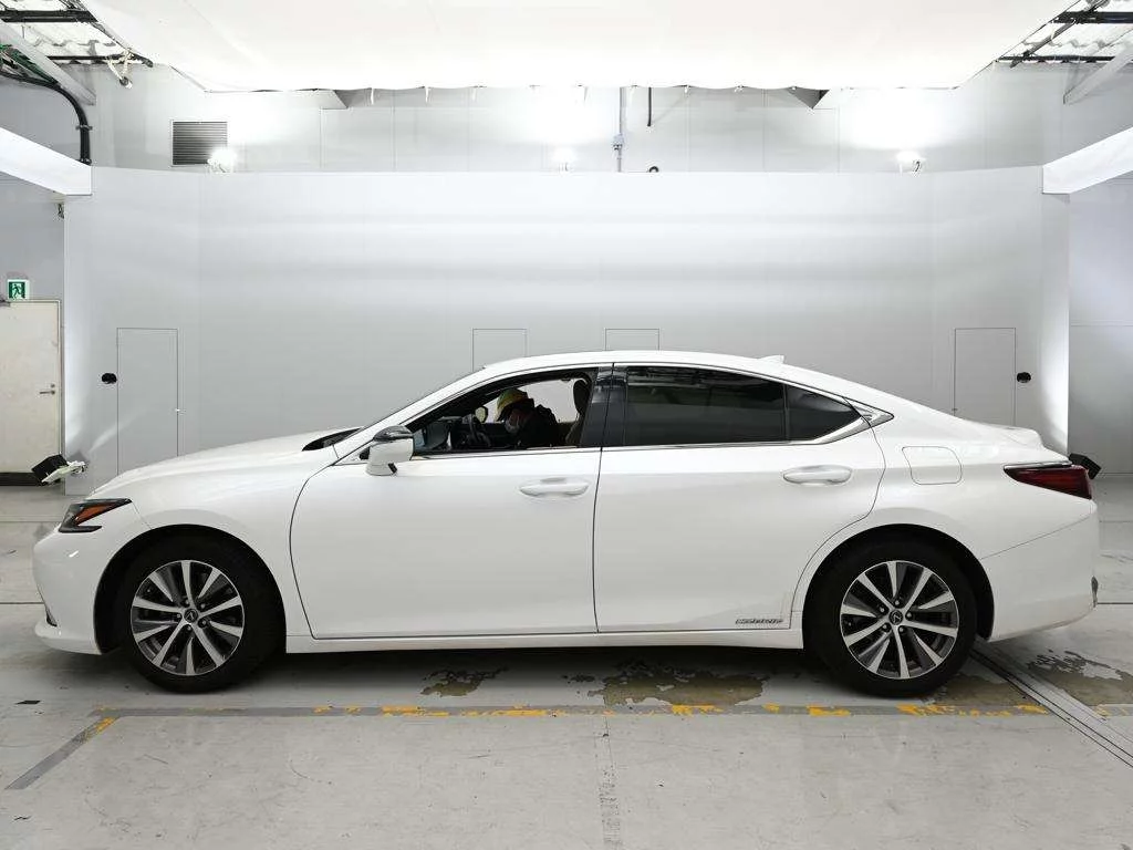 Lexus ES300h  с аукциона в Японии