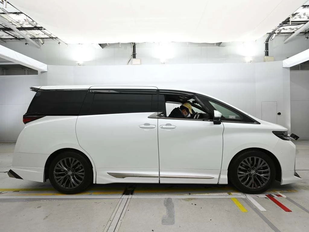 Toyota Vellfire  с аукциона в Японии