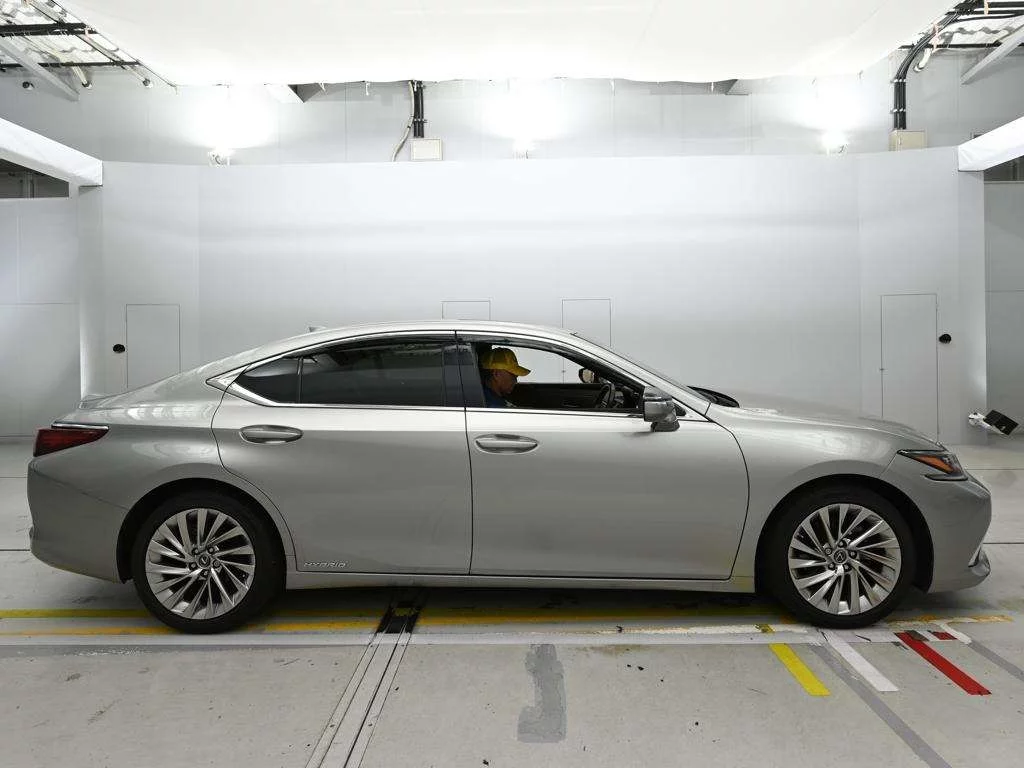 Lexus ES300h  с аукциона в Японии