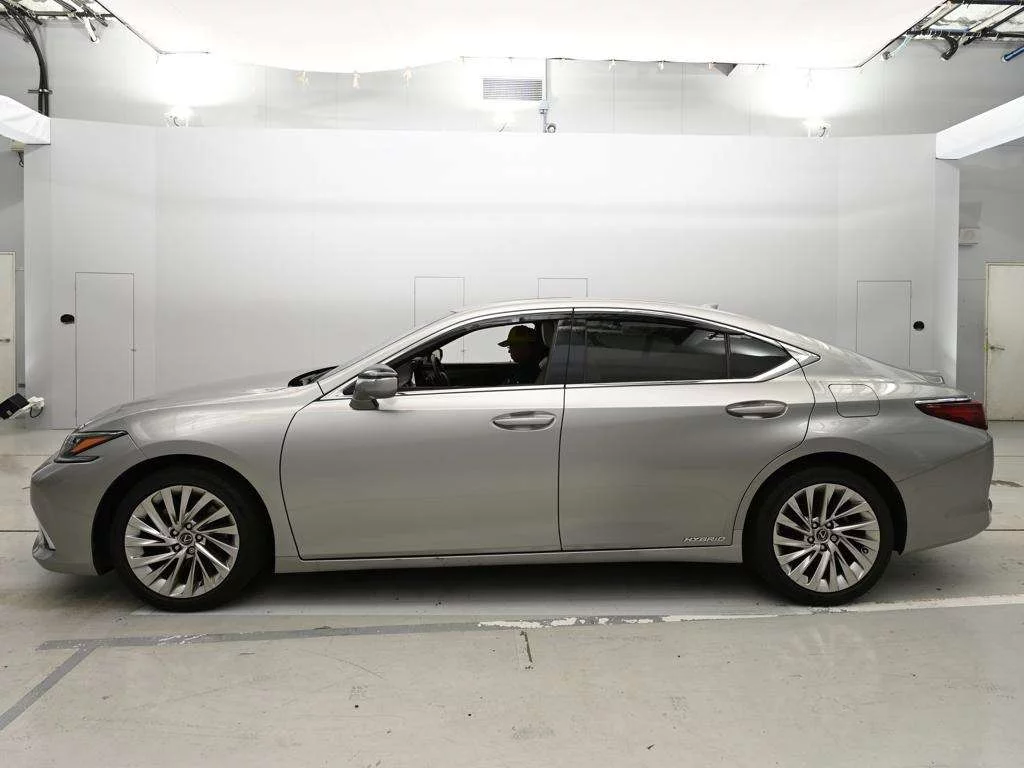 Lexus ES300h  с аукциона в Японии