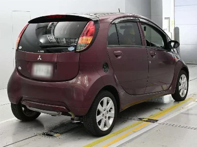 Mitsubishi i