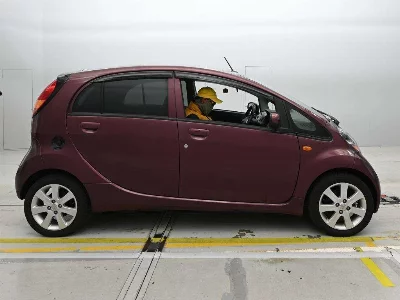 Mitsubishi i