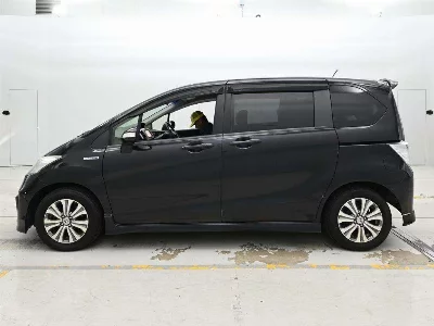 HONDA FREED HYBRID
