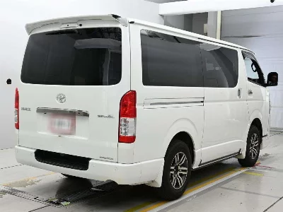 TOYOTA HIACE VAN