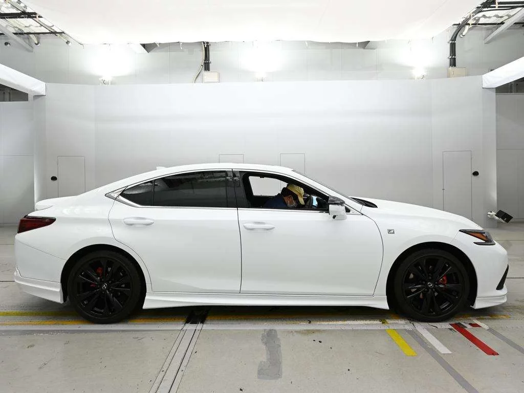 Lexus ES300h  с аукциона в Японии