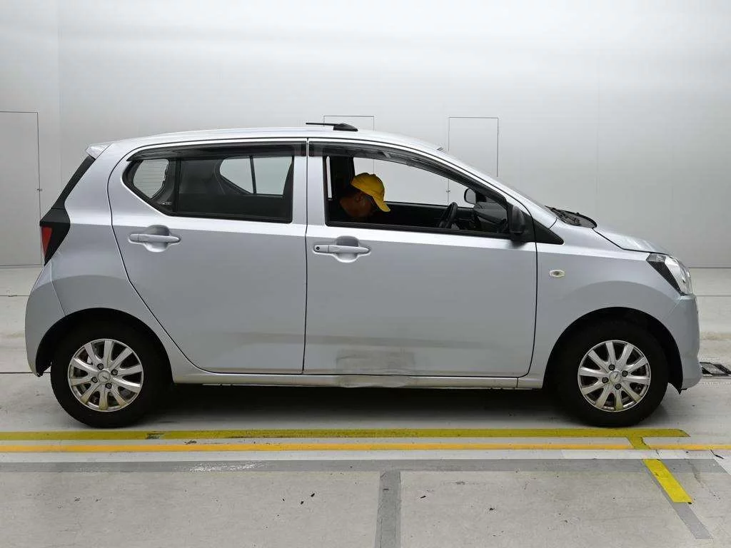 Daihatsu Mira e:S  с аукциона в Японии