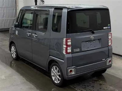 Toyota Pixis Mega