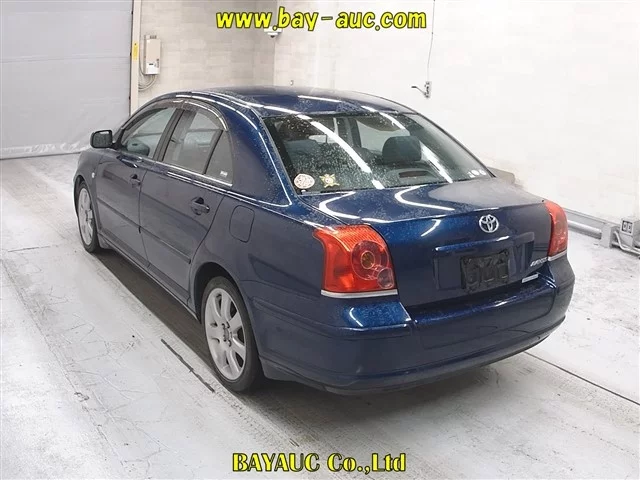 Toyota Avensis  с аукциона в Японии